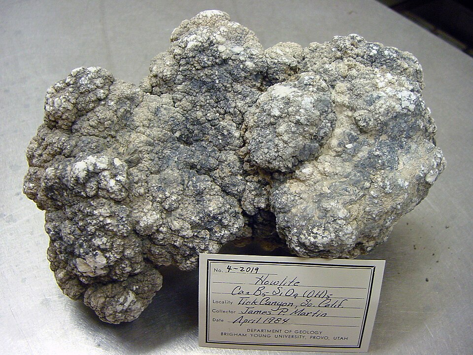 Howlite