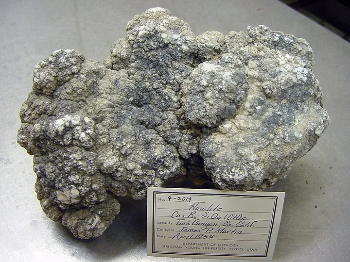 Howlite