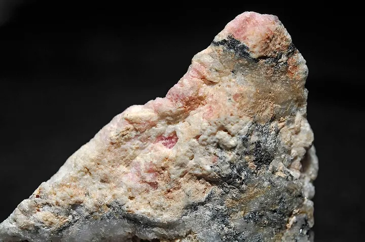 Tugtupite