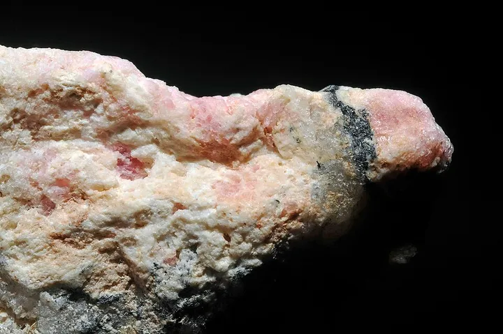 Tugtupite